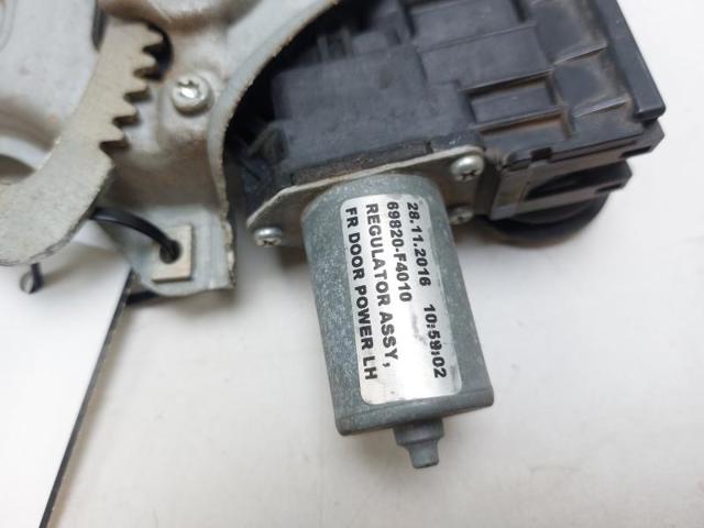 69820F4010 TOYOTA Mecanismo de elevalunas de la puerta delantera izquierda  disponible Vigo