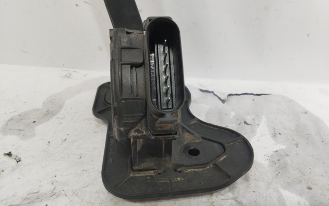 6C119F836CB Pedal del acelerador  disponible Málaga