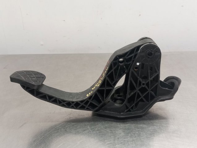 Pedal de embrague A1 hatchback (2018-2026) original desde 50,82 €