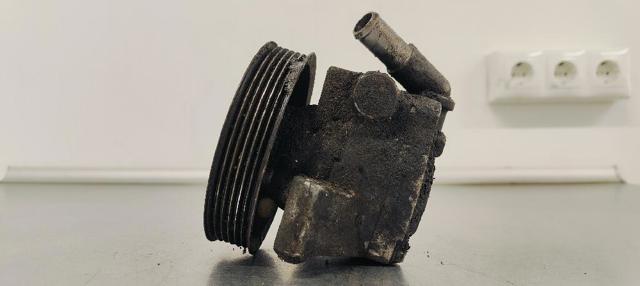 6G913A696CD Bomba de dirección asistida  comprar en Reus