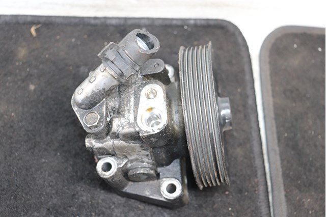 6G913A696CE Bomba de dirección  en stock Sabadell