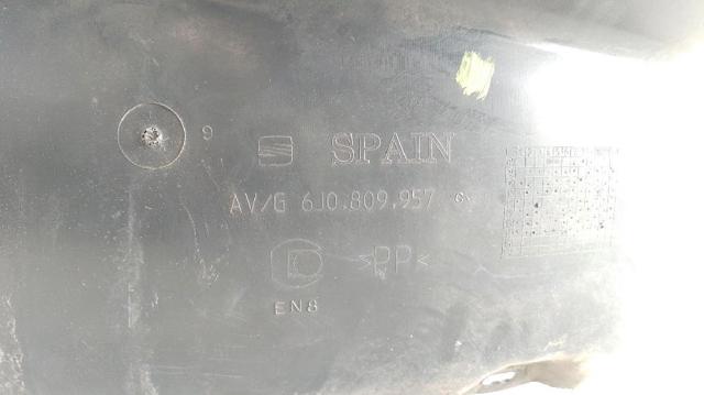 VAG 6J0809957 Guardalodos interior izquierdo, guardafango delantero  en stock Salamanca