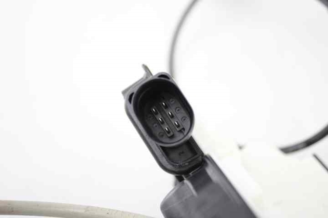 6J0839015J Cerradura de puerta trasera izquierda  disponible Utrera