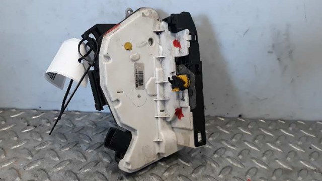 VAG 6J0839016A Cerradura de la puerta trasera derecha  en stock Salamanca