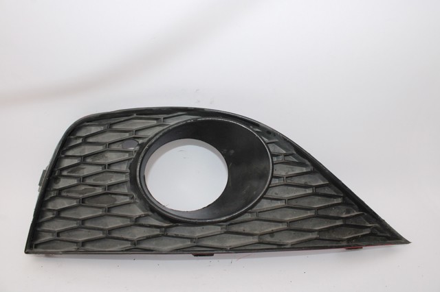 VAG 6J0853666A Tapa de rejilla de faro antiniebla delantero derecho  en stock Terrassa
