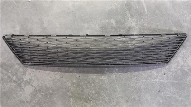 Rejilla de ventilación, parachoques delantero, central 6J0853667C VAG