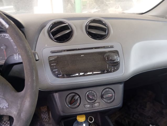 6J1035153H Radio AM/FM  disponible Burgos