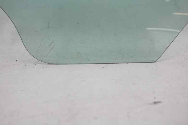 6J4845205 VAG Cristal de puerta trasera izquierda  en stock Huelva
