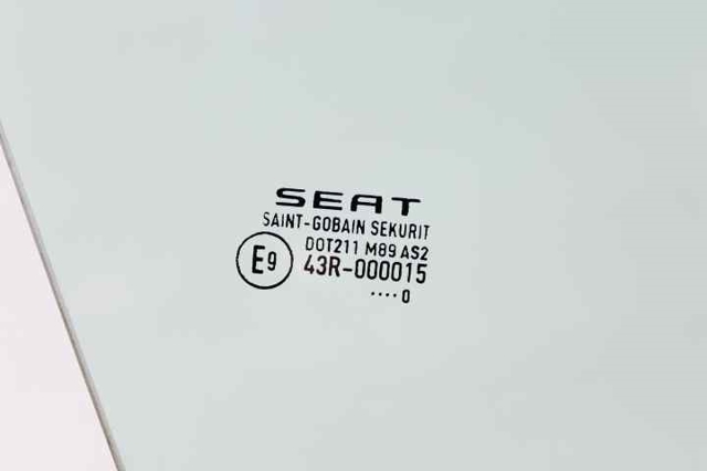 VAG 6J4845206 Cristal de puerta trasera derecha comprar Barcelona