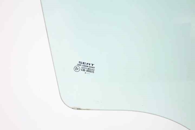 6J4845206 VAG Cristal de puerta trasera derecha  en stock Córdoba