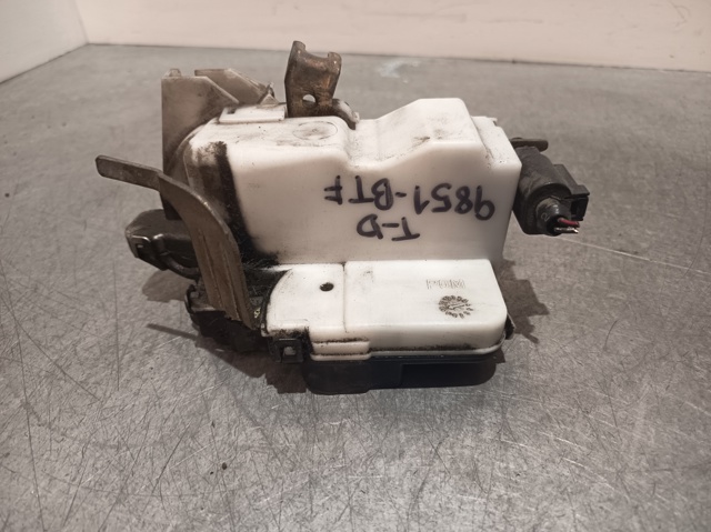 VAG 6K4839016G Cerradura de la puerta trasera derecha  en stock Terrassa