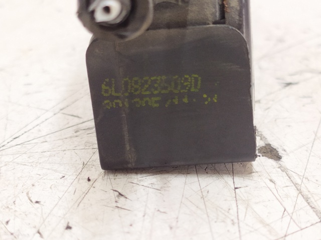 VAG 6L0823509D Cerradura de capó  en stock Valencia