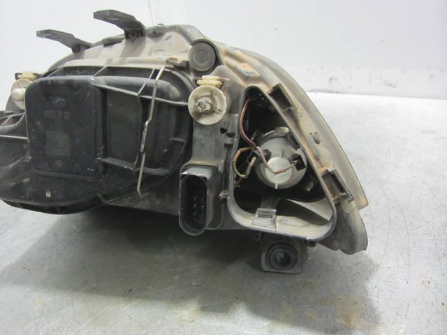 6L1941022A Faro derecho  comprar en Reus