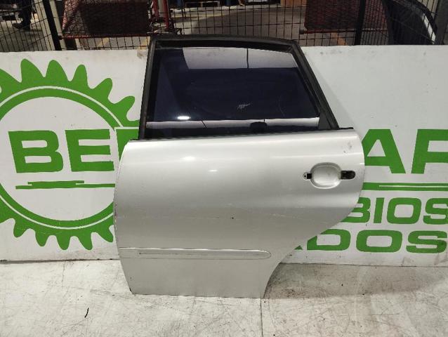 Puerta trasera izquierda Seat Ibiza III 6L1 usado