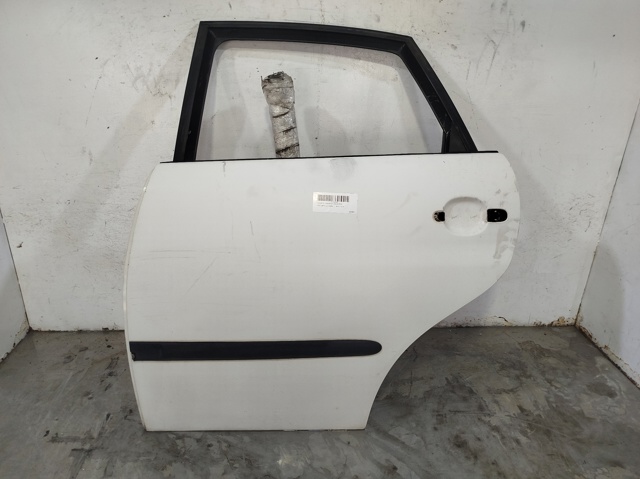 Puerta trasera izquierda Seat Ibiza III 6L1 usado