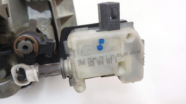 6L6827565B Bisagra de puerta trasera  en stock Castellón