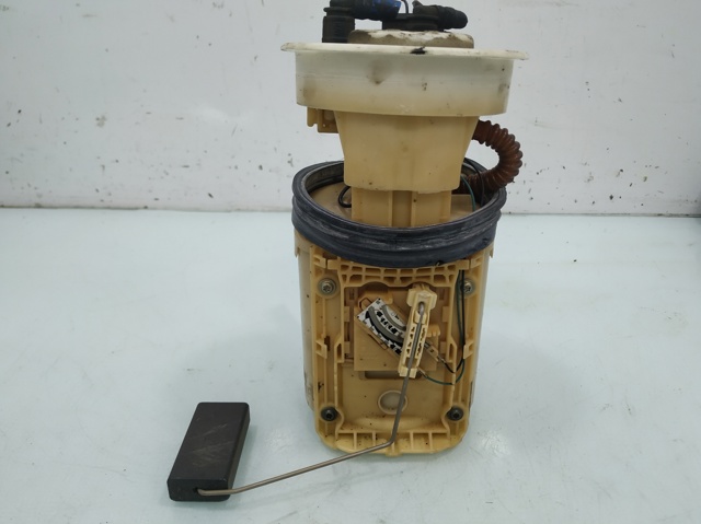 Comprar Módulo de bomba de combustible con sensor de nivel de combustible Volkswagen Polo II 86C a bajo precio