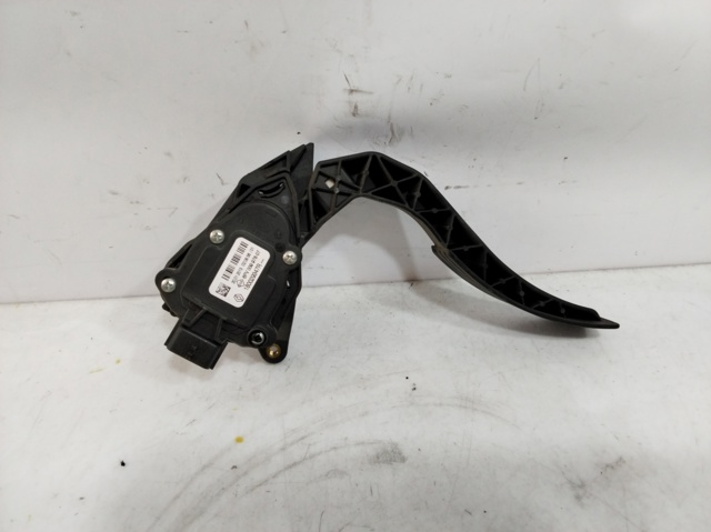 6PV00997807 RENAULT Pedal del acelerador  disponible Ourense
