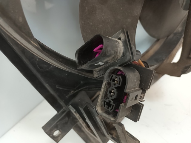 VAG 6Q0121207F Difusor del radiador de refrigeración  disponible Valladolid