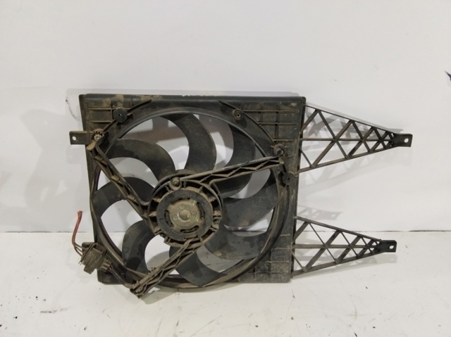 VAG 6Q0121207L Difusor del radiador del aire acondicionado  en stock Salamanca