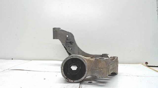6Q0199293D Brazo superior izquierdo de la suspensión delantera  disponible Utrera