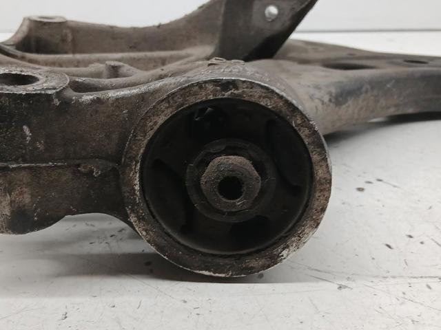 VAG 6Q0199294D Brazo superior derecho de la suspensión delantera  en stock Terrassa