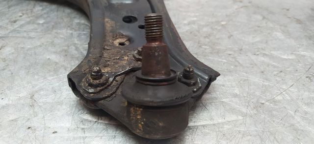 6Q0199294D Brazo superior derecho de la suspensión delantera  comprar en Zaragoza