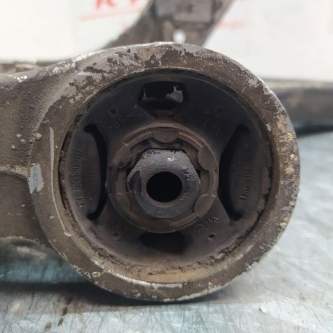 6Q0199294D Brazo superior derecho de la suspensión delantera  comprar en Reus