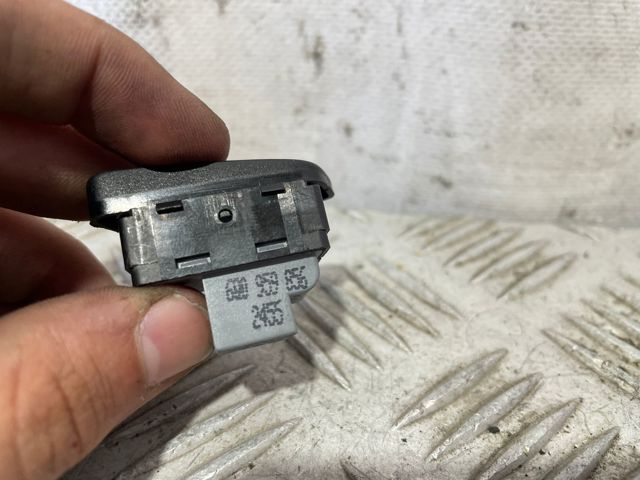 6Q0959856 VAG Botón de encendido del motor del elevalunas trasero  en stock Córdoba