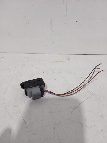 6Q09598569B9 Botón de encendido del motor del elevalunas trasero comprar Sevilla
