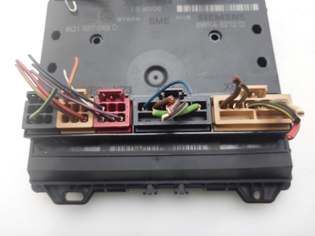 6Q1937049D VAG Caja de fusibles  comprar en Jaén