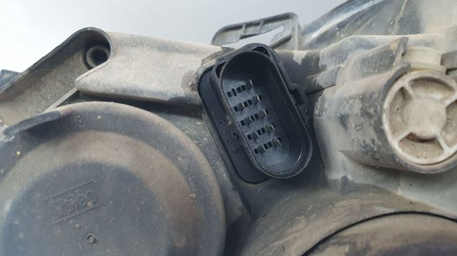 6Q1941008AF VAG Faro derecho  en stock Gandía