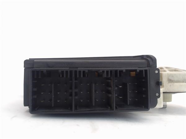 6Q2959802A Motor del elevalunas de la puerta delantera izquierda  disponible Utrera