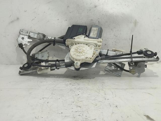 6Q2959802A Motor del elevalunas de la puerta delantera izquierda  disponible Málaga