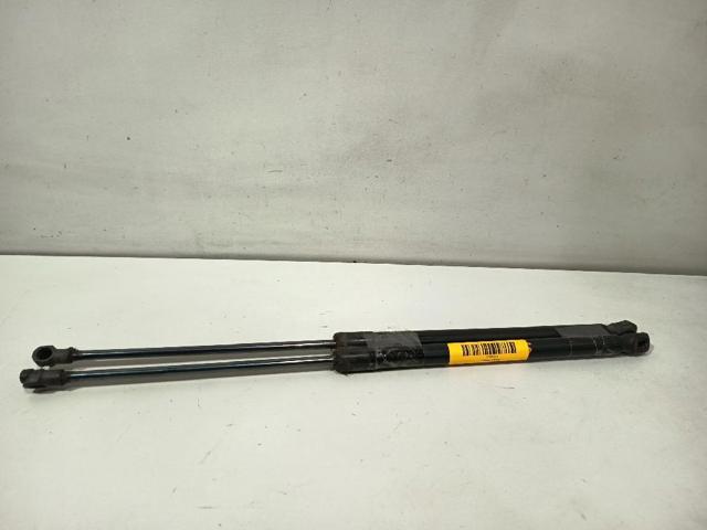 6Q6827550D Amortiguador de la tapa del maletero  disponible Málaga