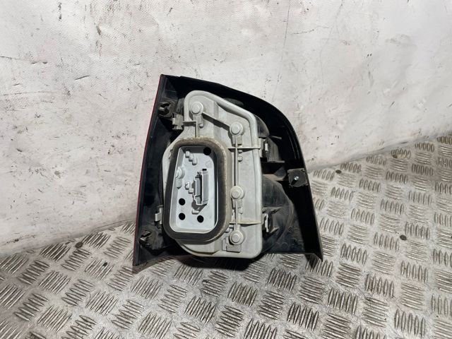 6Q6945096B VAG Piloto trasero derecho  disponible Vigo