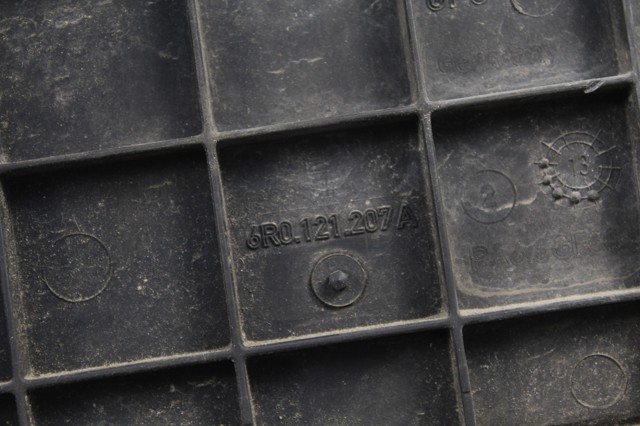VAG 6R0121207A Difusor del radiador de refrigeración  disponible España