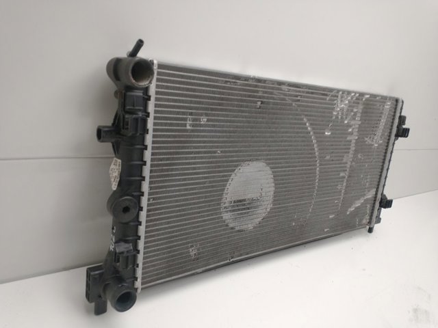 VAG 6R0121253L Radiador  en stock Salamanca
