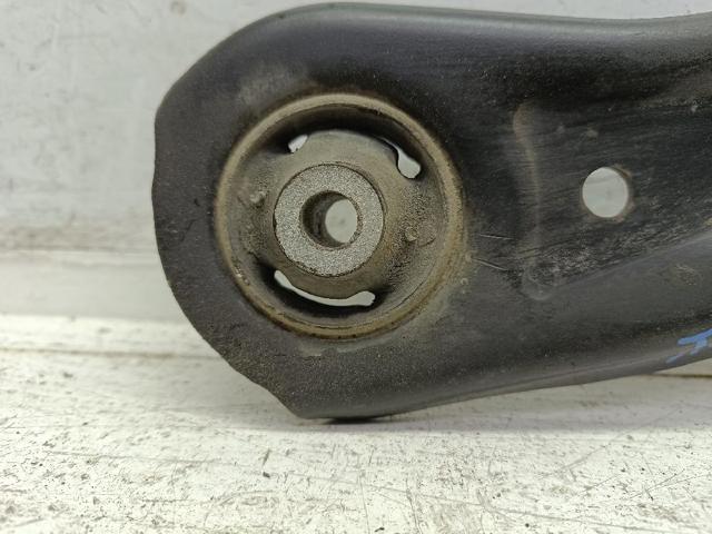 6R0407151 Brazo inferior izquierdo de la suspensión delantera  comprar en Reus