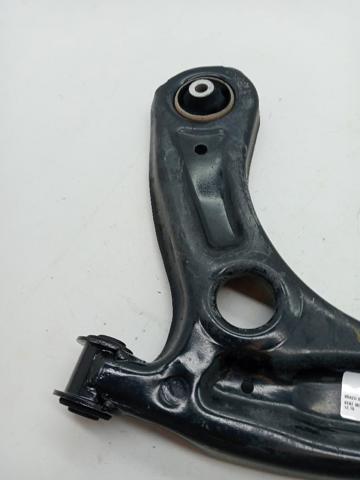6R0407151A Brazo inferior izquierdo de la suspensión delantera  disponible Utrera