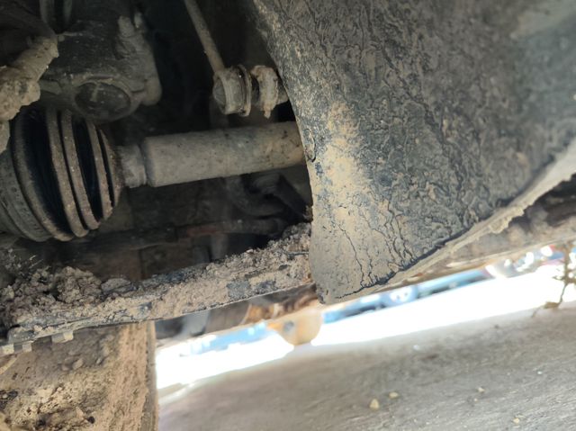 6R0407151E Brazo inferior izquierdo de la suspensión delantera  en stock Sabadell