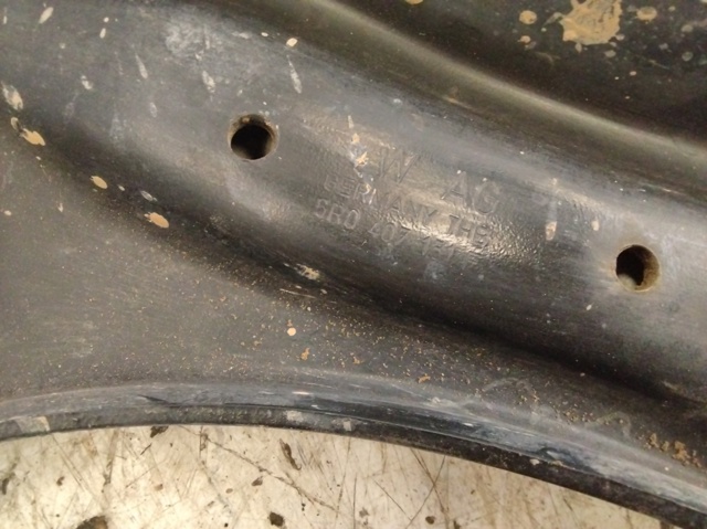 VAG 6R0407151F Brazo inferior izquierdo de la suspensión delantera  disponible España