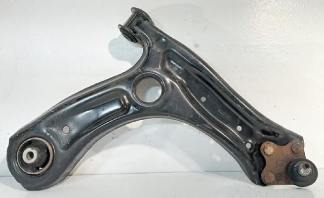 VAG 6R0407152 Brazo inferior derecho de la suspensión delantera  en stock Terrassa