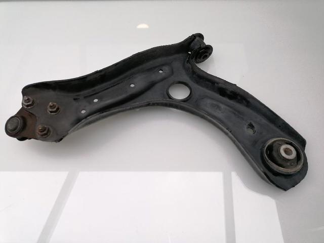 VAG 6R0407152F Brazo inferior derecho de la suspensión delantera  disponible España