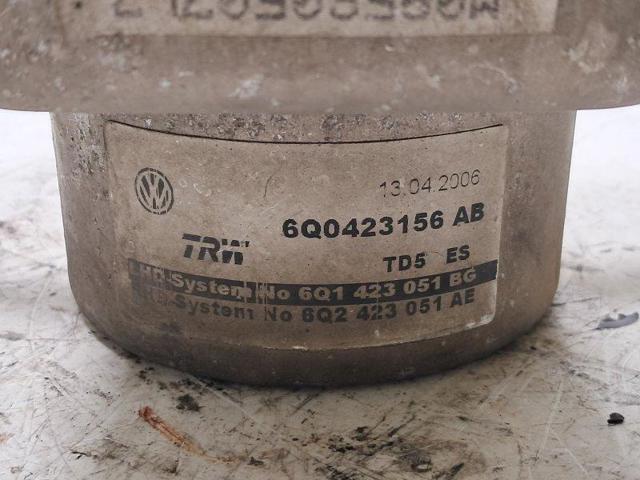 6R0423156C Bomba de dirección  en stock Granada