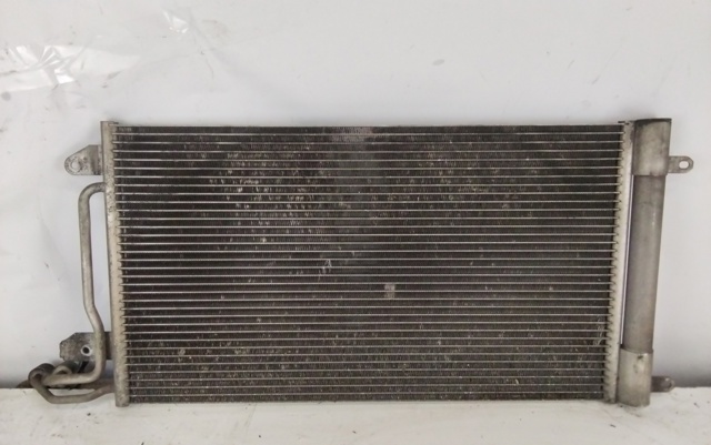 VAG 6R0820411Q Condensador aire acondicionado  en stock Terrassa