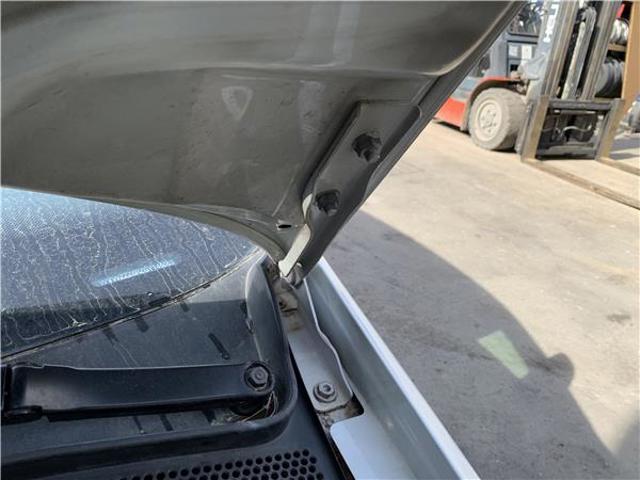 VAG 6R0823301A Bisagra izquierda del capó  en stock Terrassa