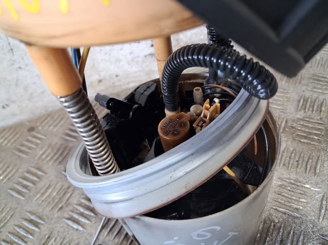 VAG 6R0919050 Módulo de bomba de combustible con sensor de nivel de combustible  disponible Valladolid