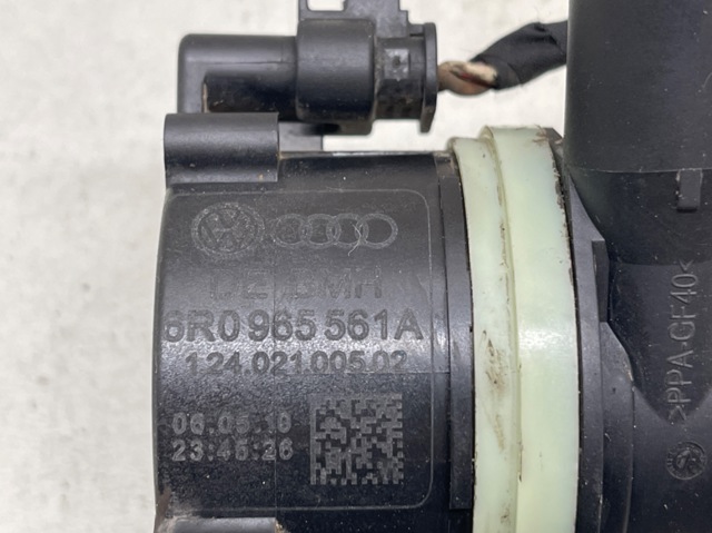VAG 6R0965561A Bomba de agua eléctrica auxiliar  en stock Valencia