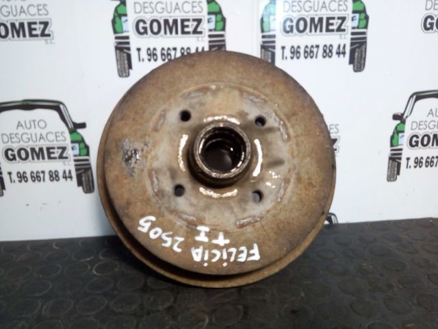 Tambor de freno trasero 6U0501615B VAG